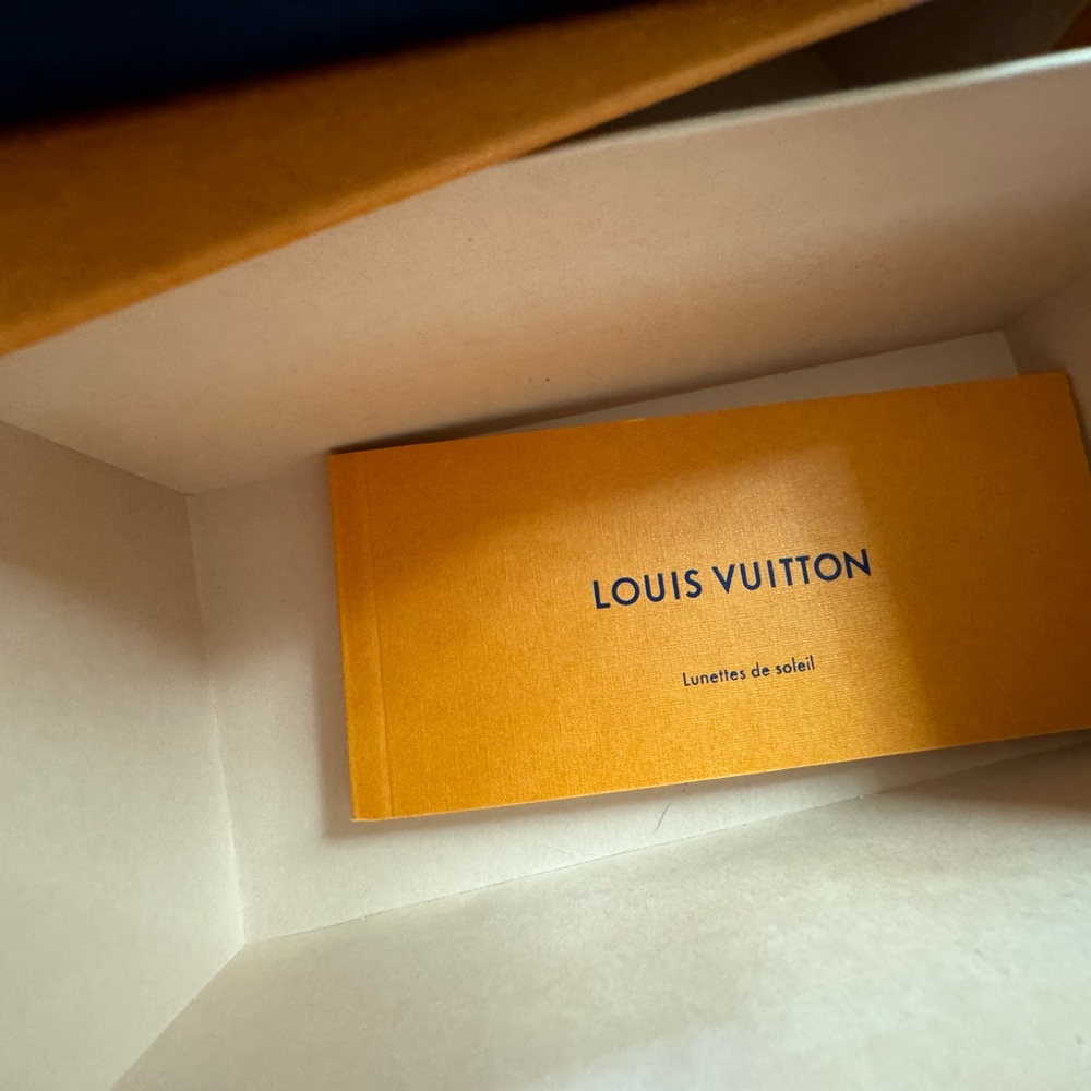 Louis Vuitton sunglasses - Picture 6 of 9